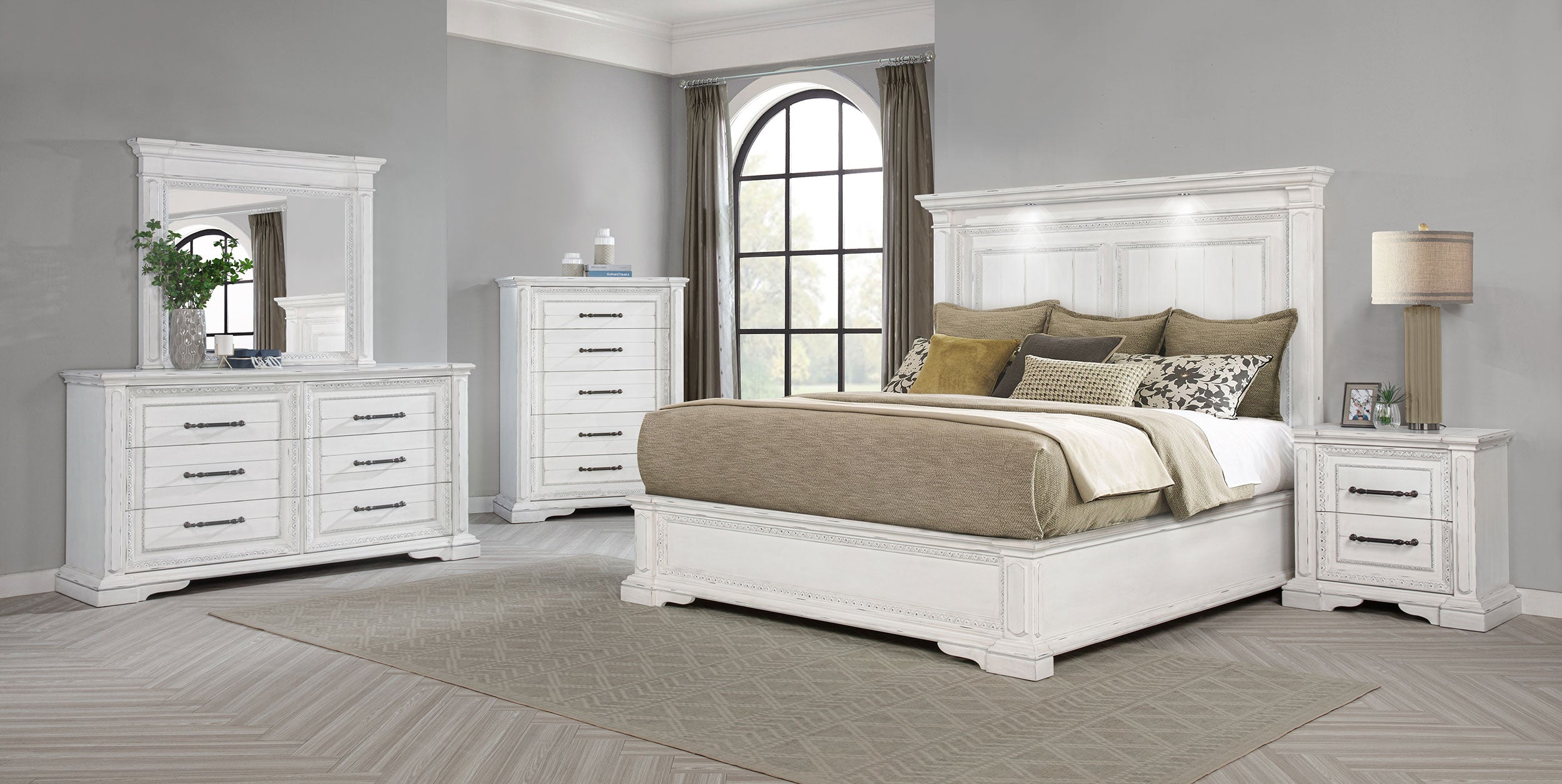 McKinney 5-piece California King Bedroom Set Vintage White — view 1