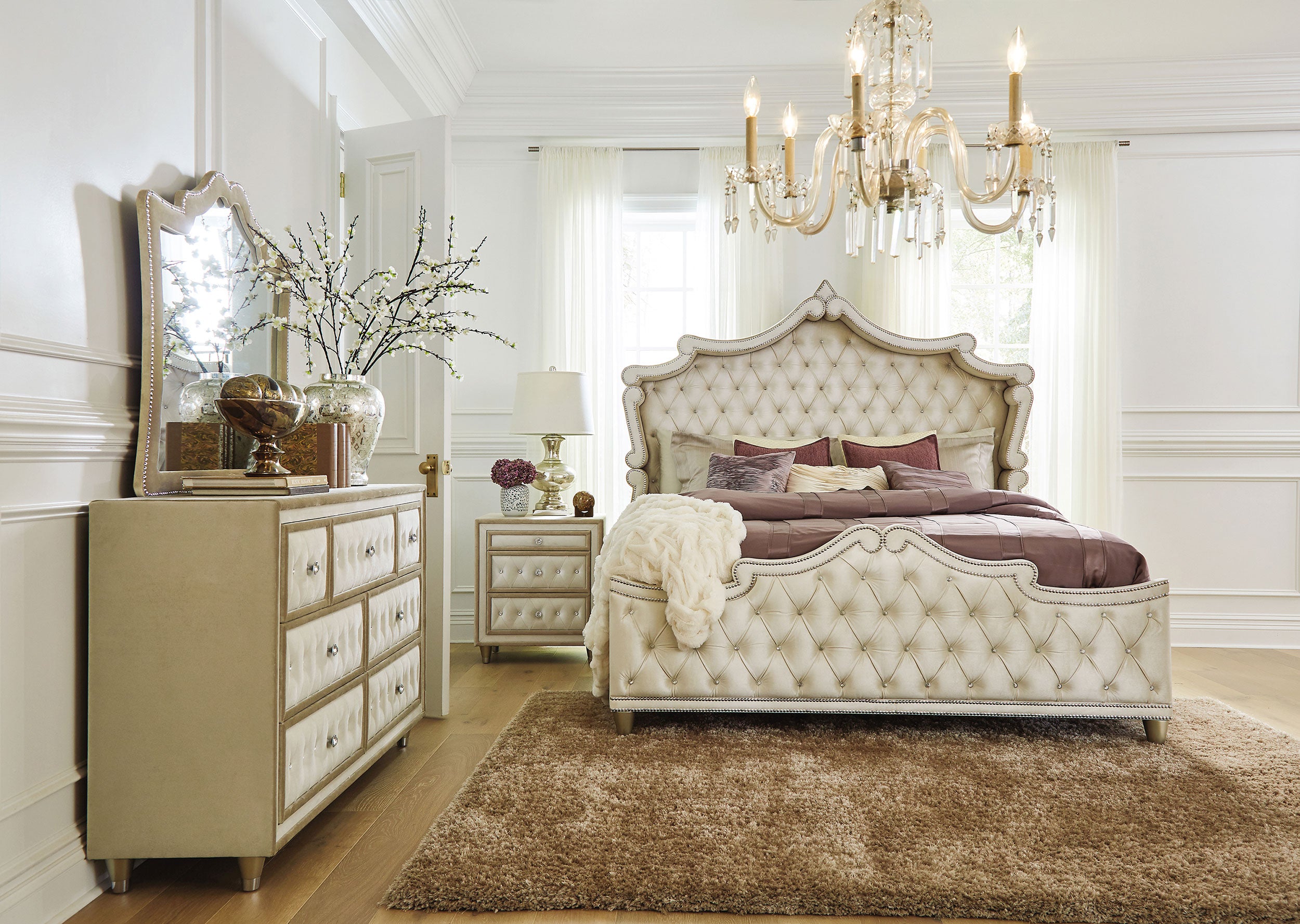 Antonella 4-piece Queen Bedroom Set Ivory — view 1
