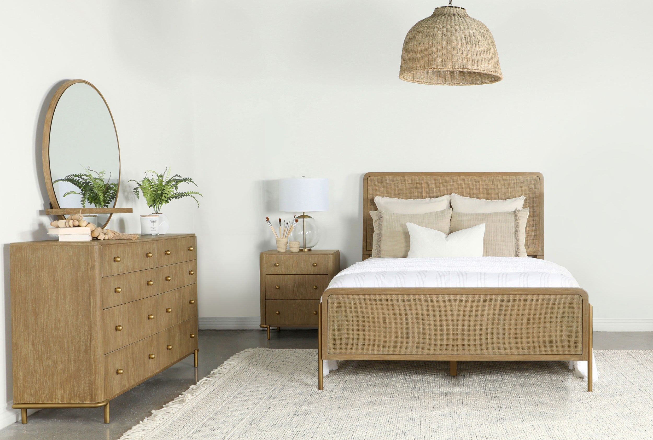 Arini 4-piece California King Bedroom Set Sand Wash — view 1