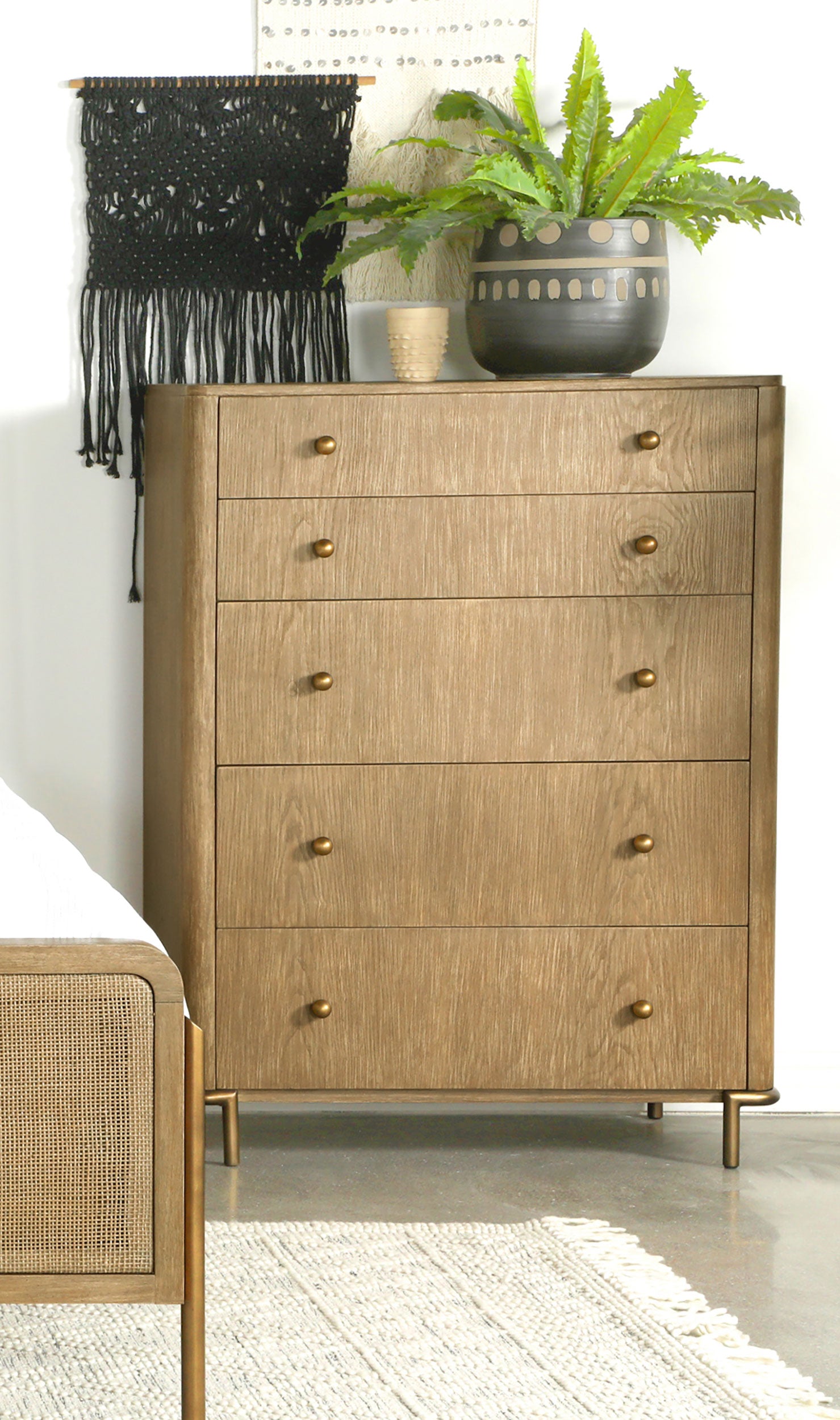 Arini 5-drawer Bedroom Chest Sand Wash — view 2