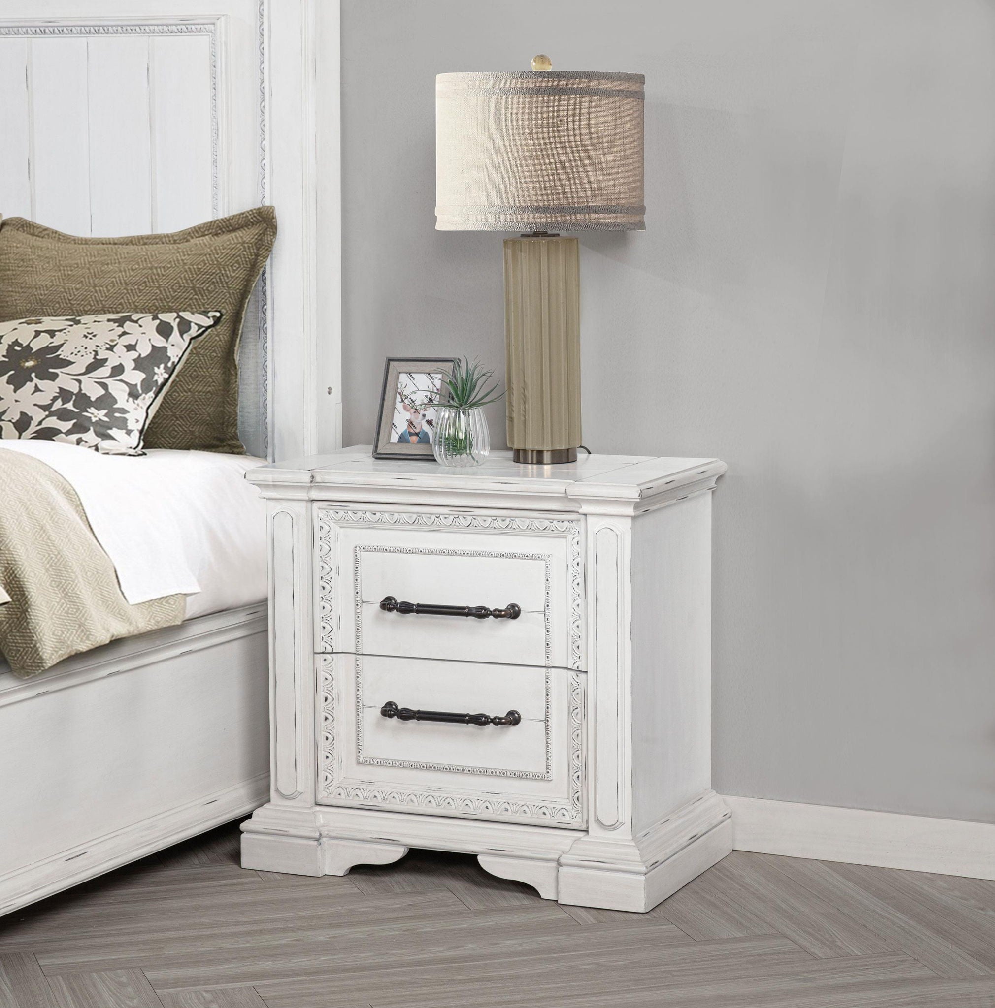 McKinney 2-drawer Nightstand with Dual USB Vintage White