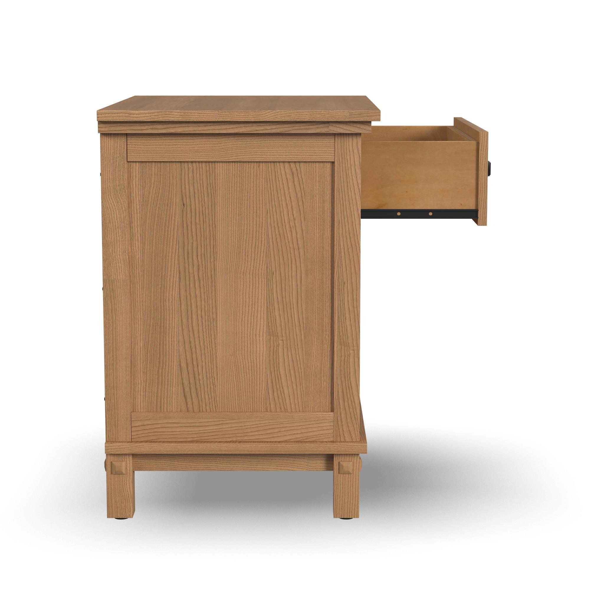 Oak Park - Classic Nightstand