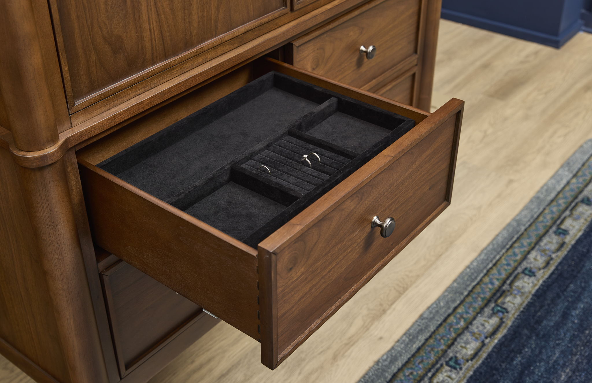 Azalea - Armoire - Walnut