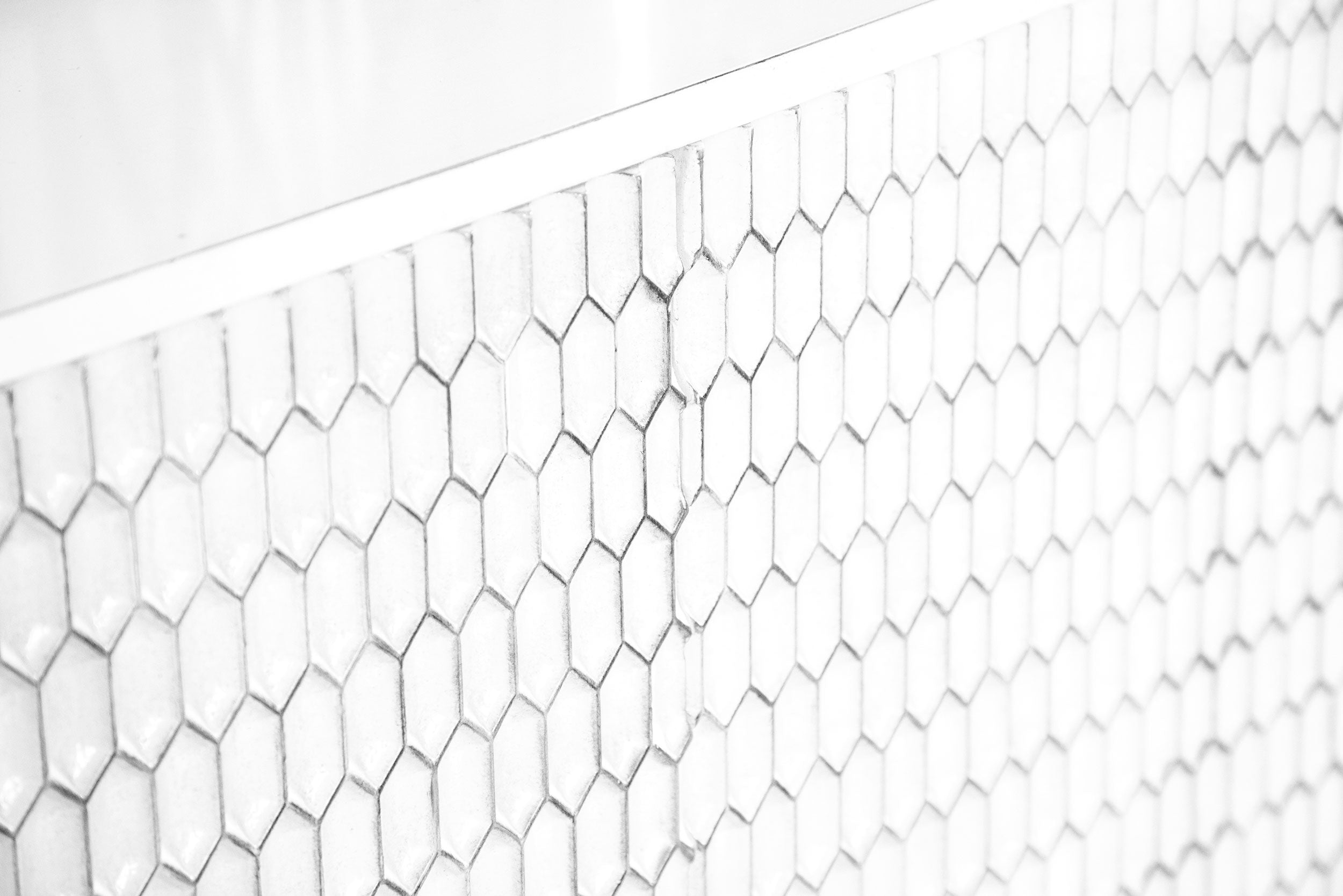 Gambon 2-door Wood Honeycomb Pattern Accent Cabinet White — view 10