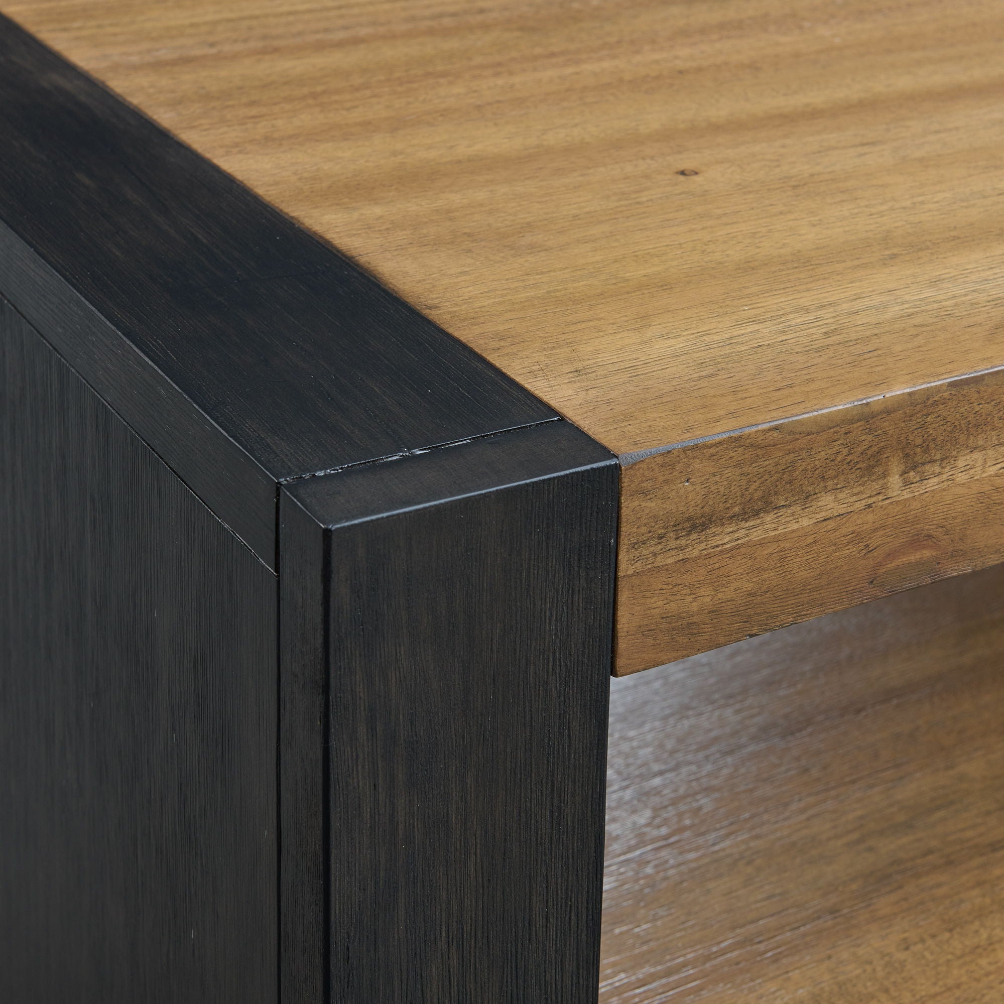 Breckenridge - Table