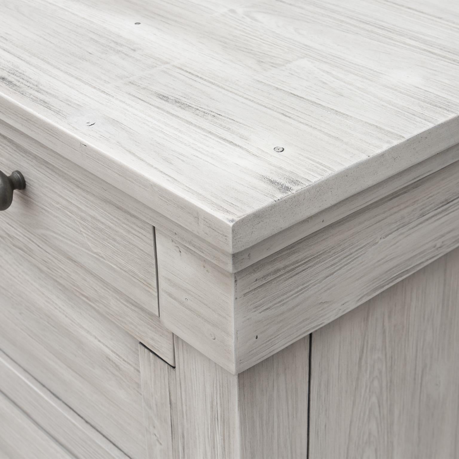 Cottage Lake Chest (Greige)