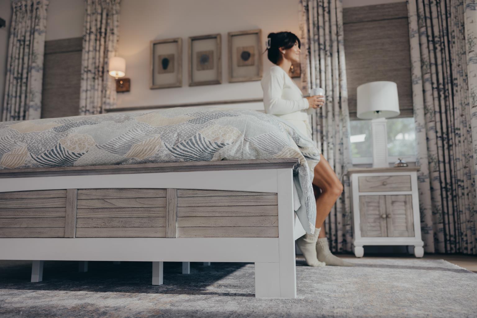 Islamorada Queen Footboard Dapple Grey Finish
