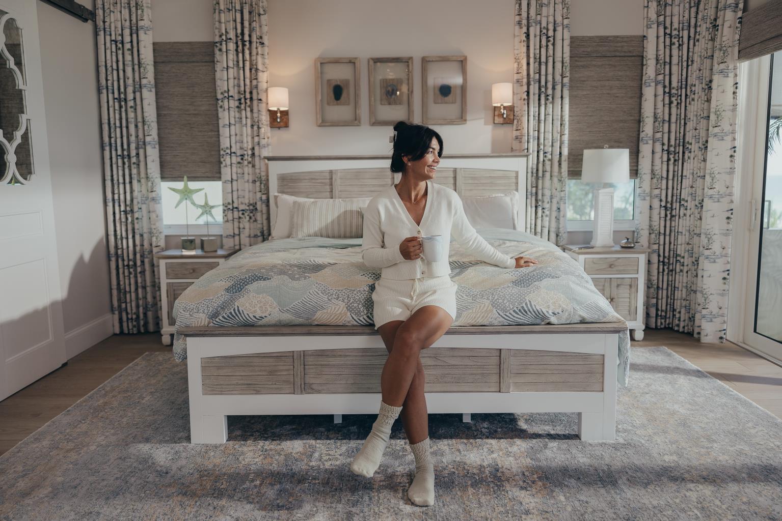 Islamorada Queen Footboard Dapple Grey Finish
