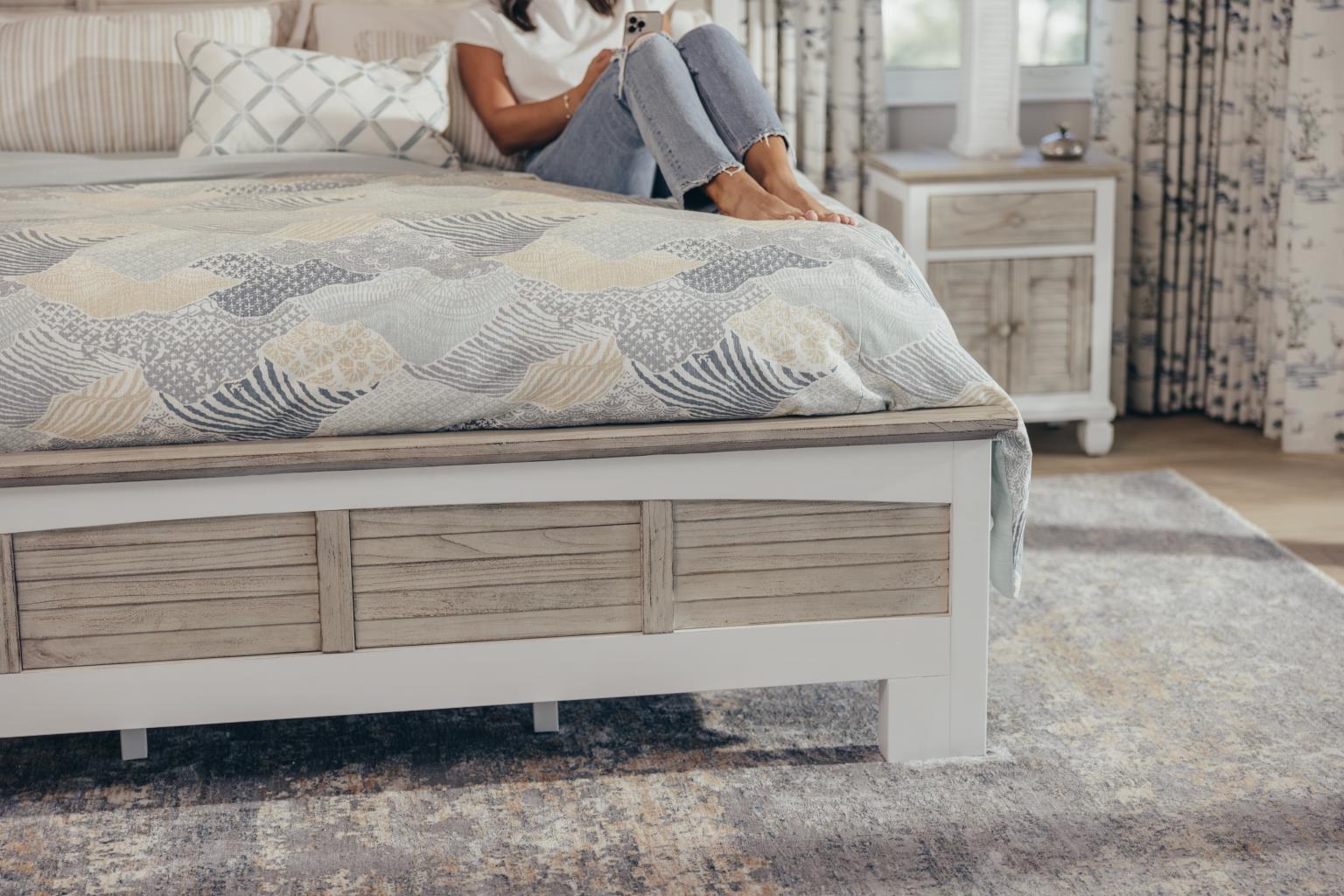 Islamorada Queen Footboard Dapple Grey Finish