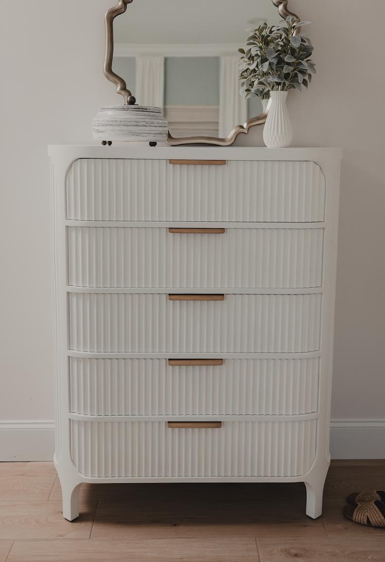Montauk 5-Drawer Chest. White Finish