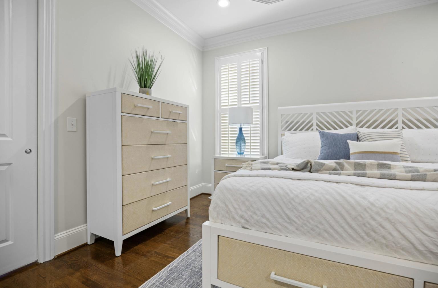 Miramar 5 Drawer Woven Chest. Sand and Stark White Finish