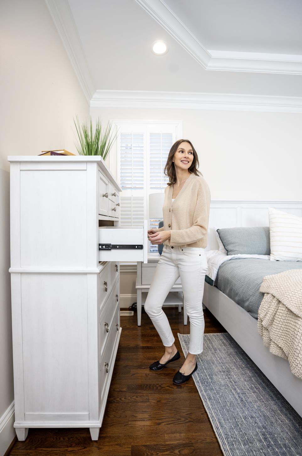 Point Breeze 5 Drawer Chest. Fresh White Finish w/ Soft Grey Glaze