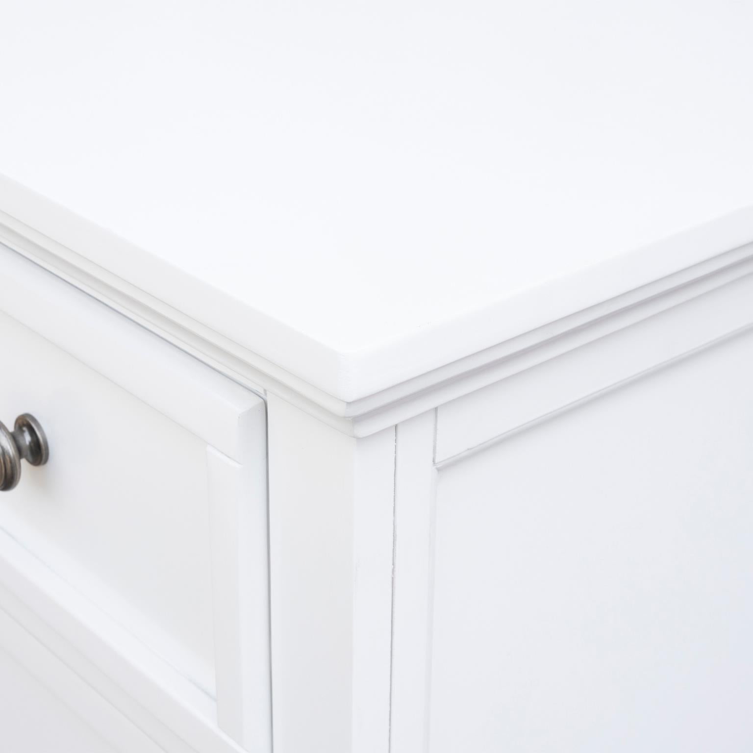 Willow Ridge Chest (White)