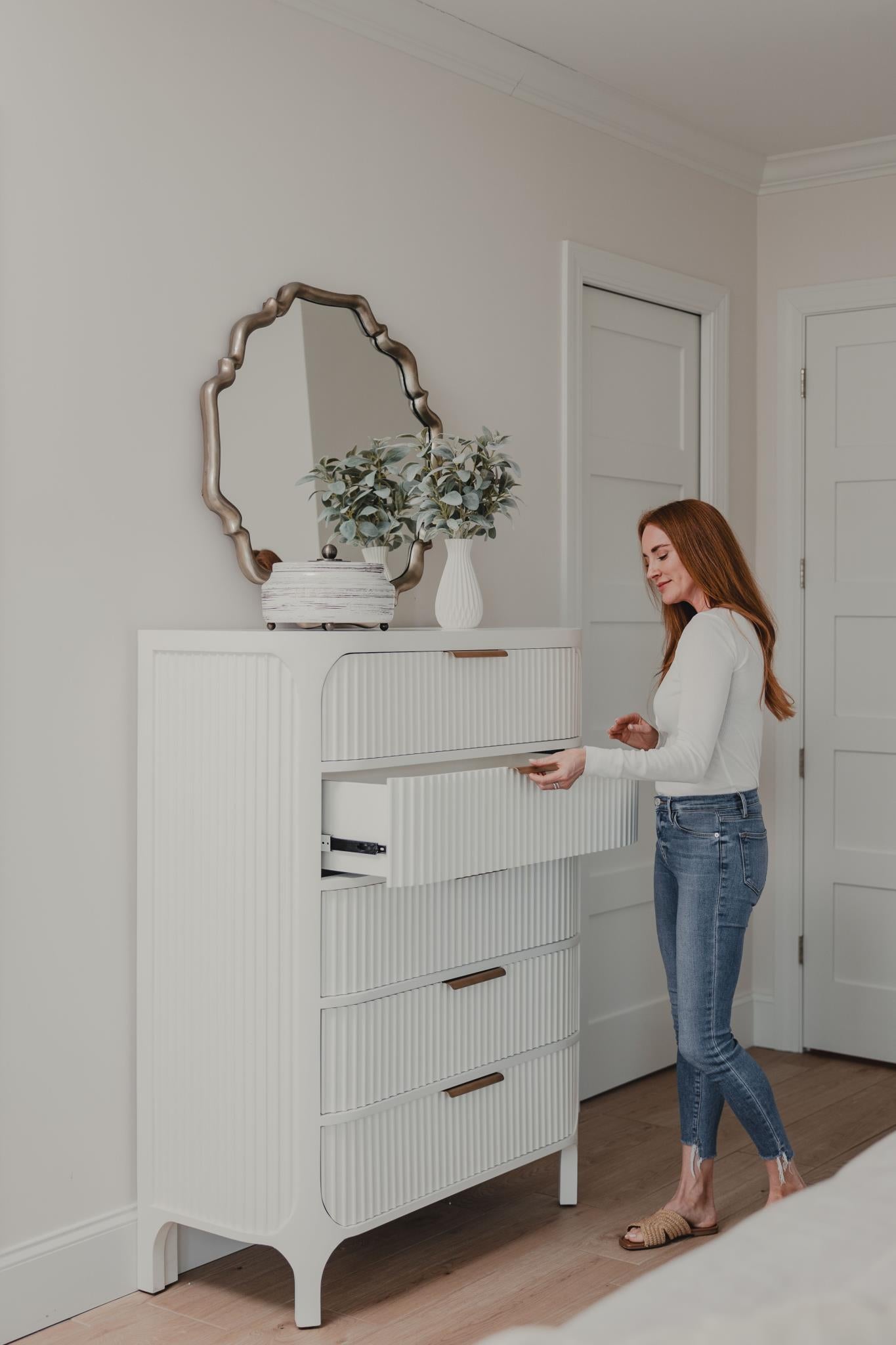 Montauk 5-Drawer Chest. White Finish