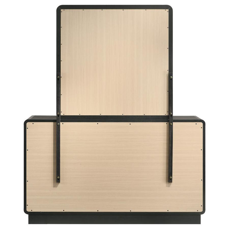 Cavelle - 6-Drawer Dresser