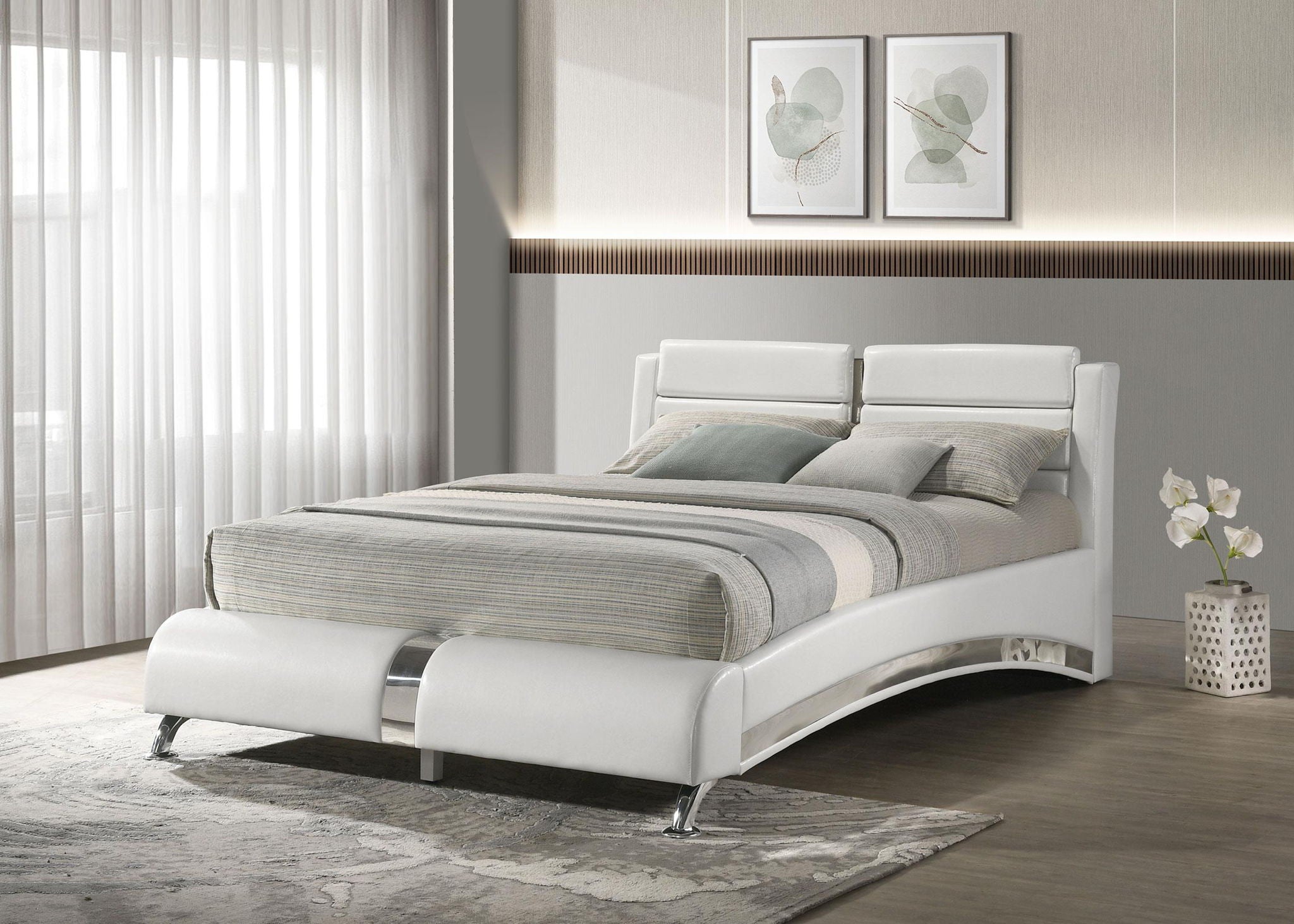 Jeremaine Upholstered Queen Sleigh Bed White