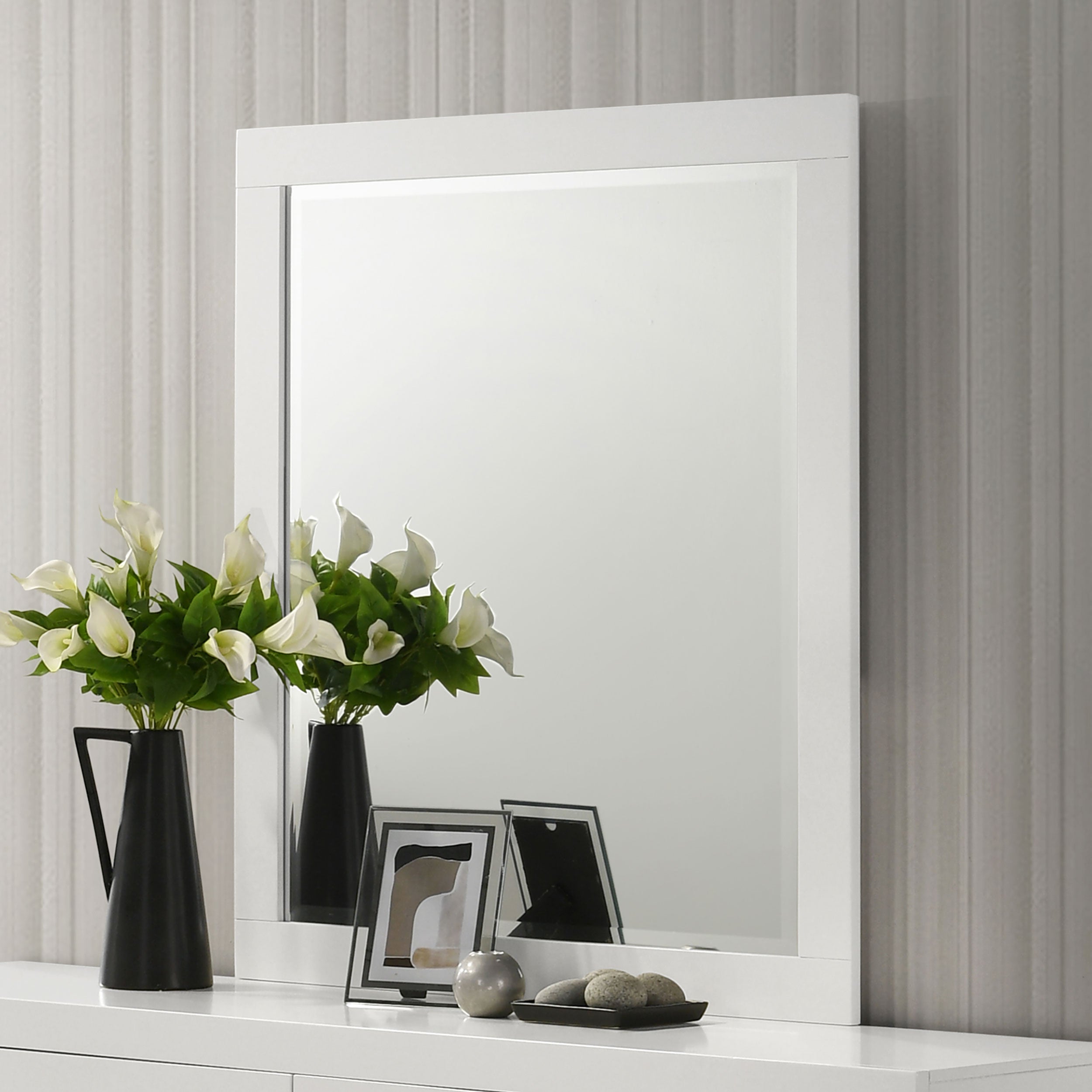 Jessica Dresser Mirror Snow White — view 2