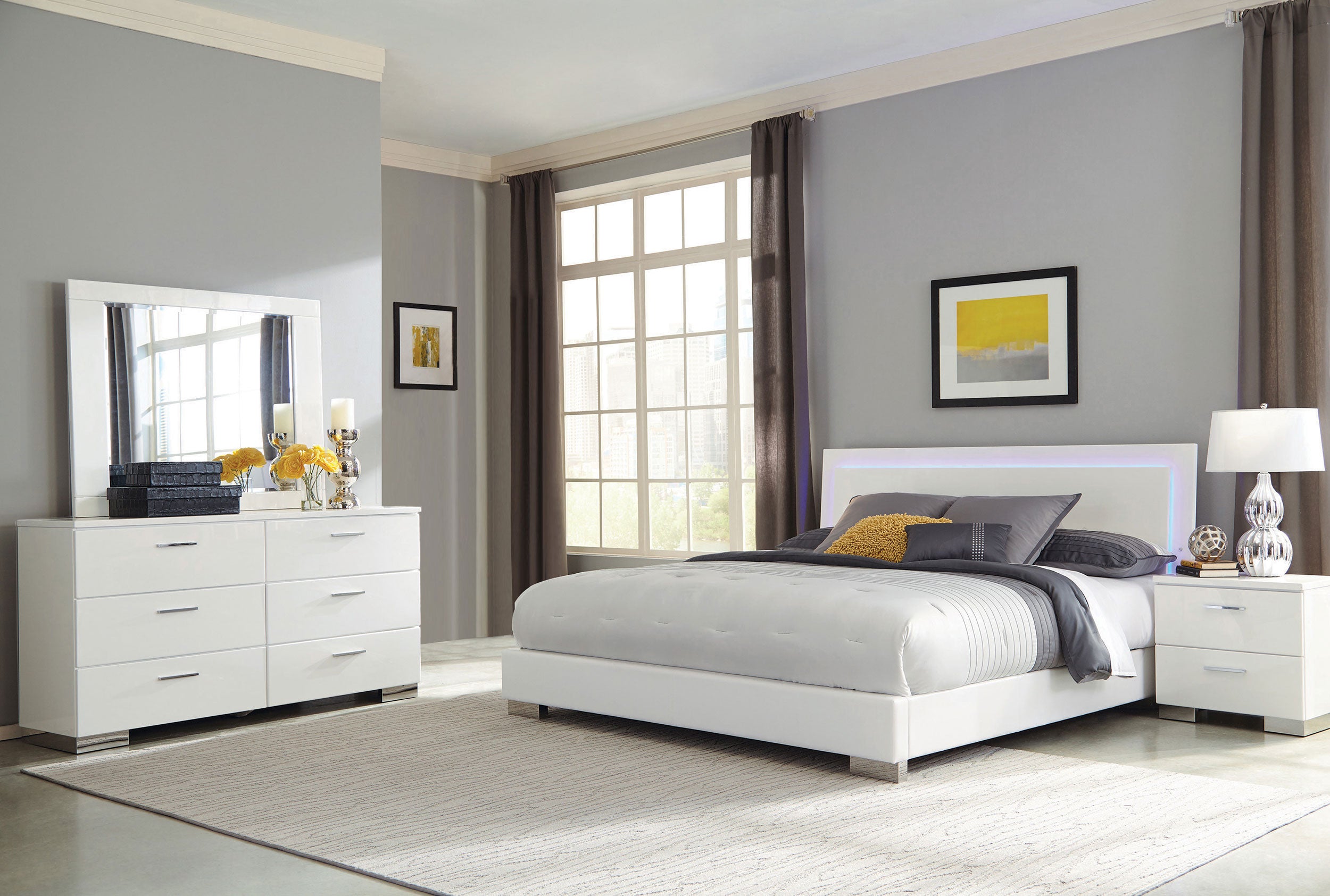 Felicity 4-piece California King Bedroom Set White Gloss — view 1