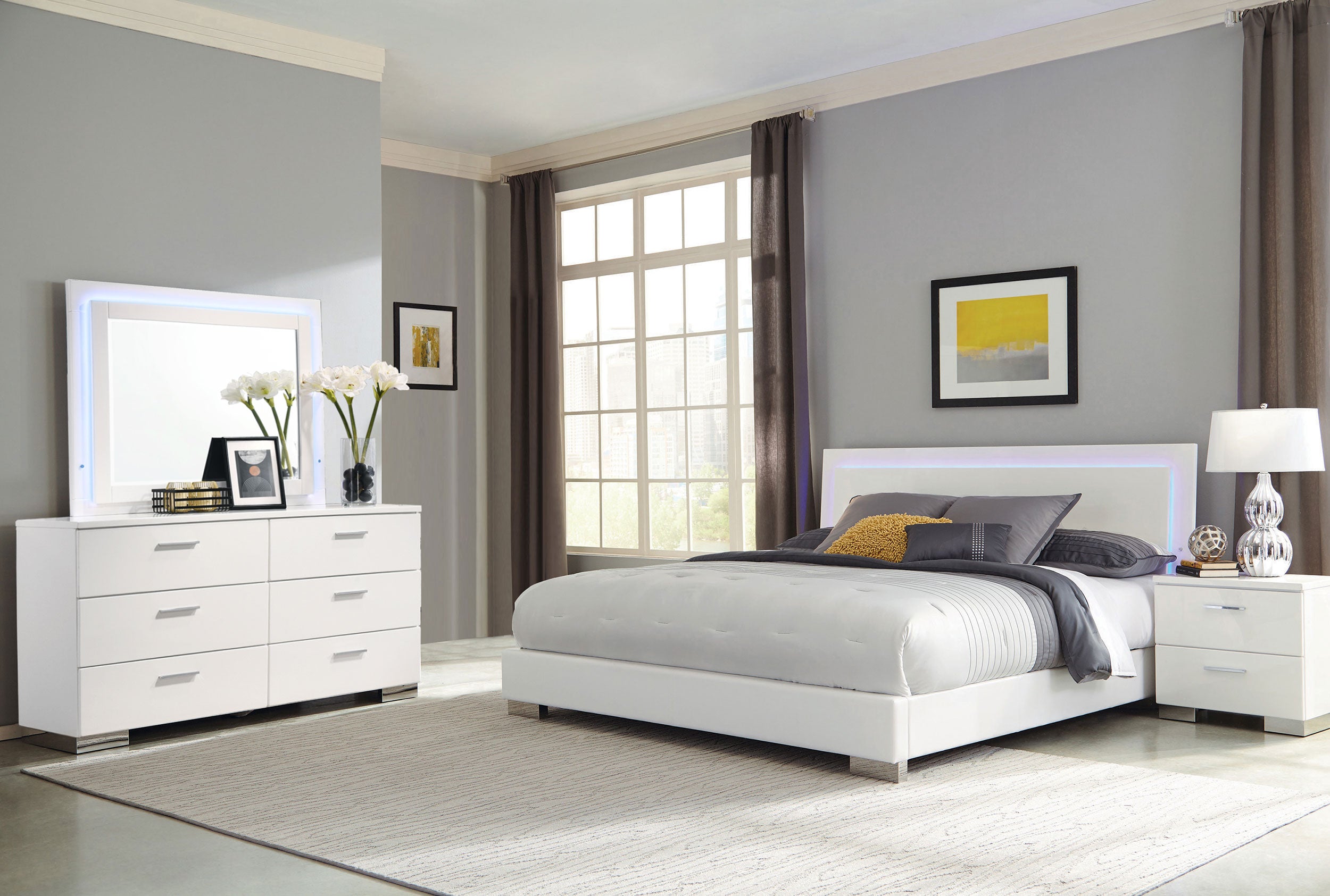 Felicity 4-piece Queen Bedroom Set White High Gloss — view 1