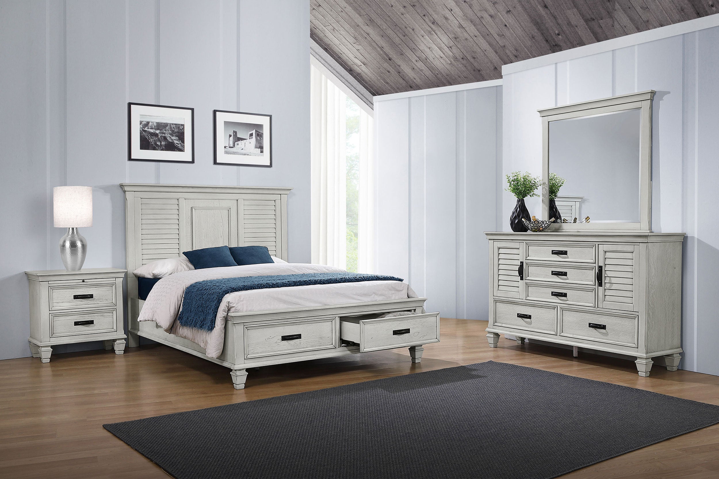 Franco 4-piece Queen Bedroom Set Distressed White — view 1
