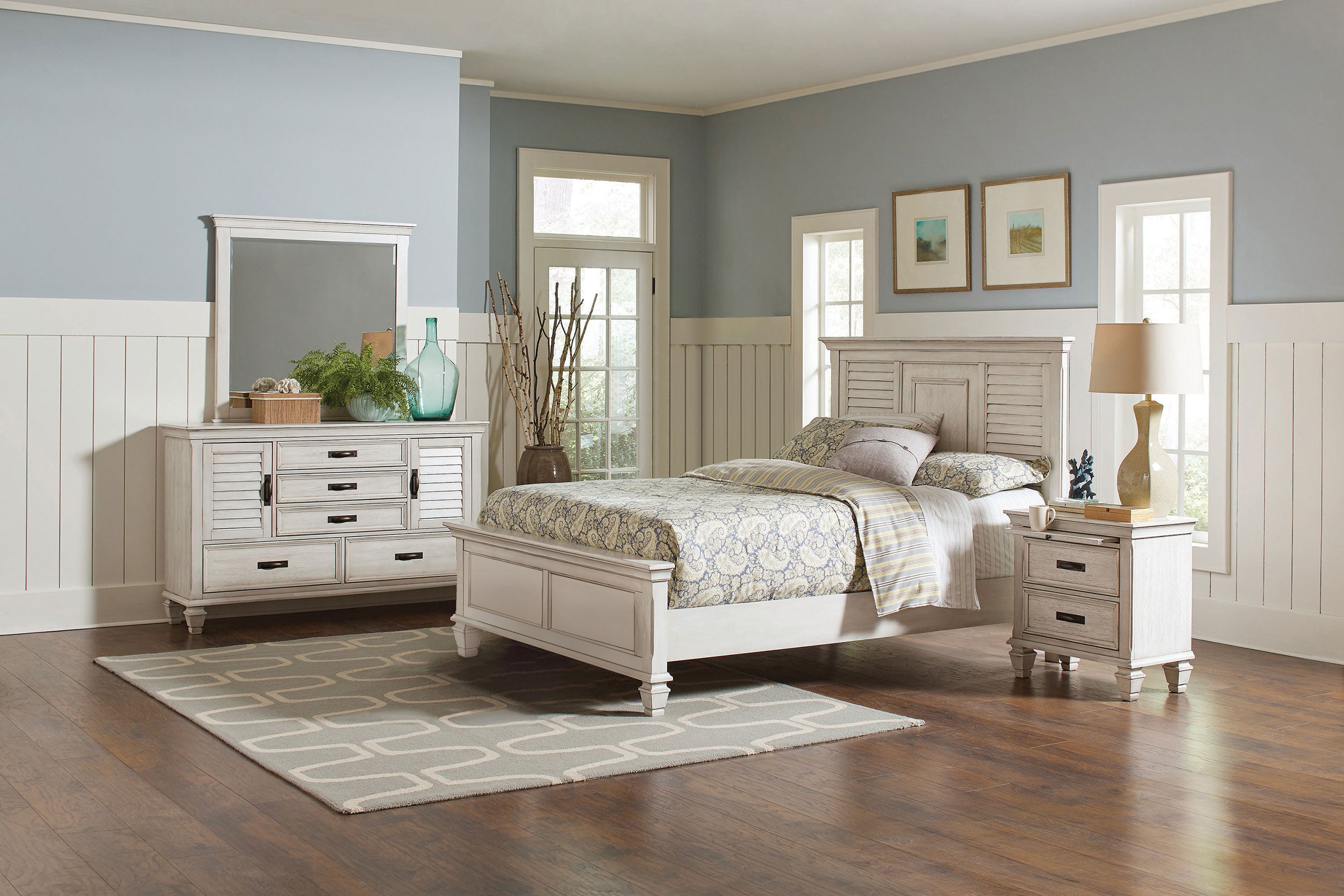 Franco 4-piece Eastern King Bedroom Set Distressed White — view 1