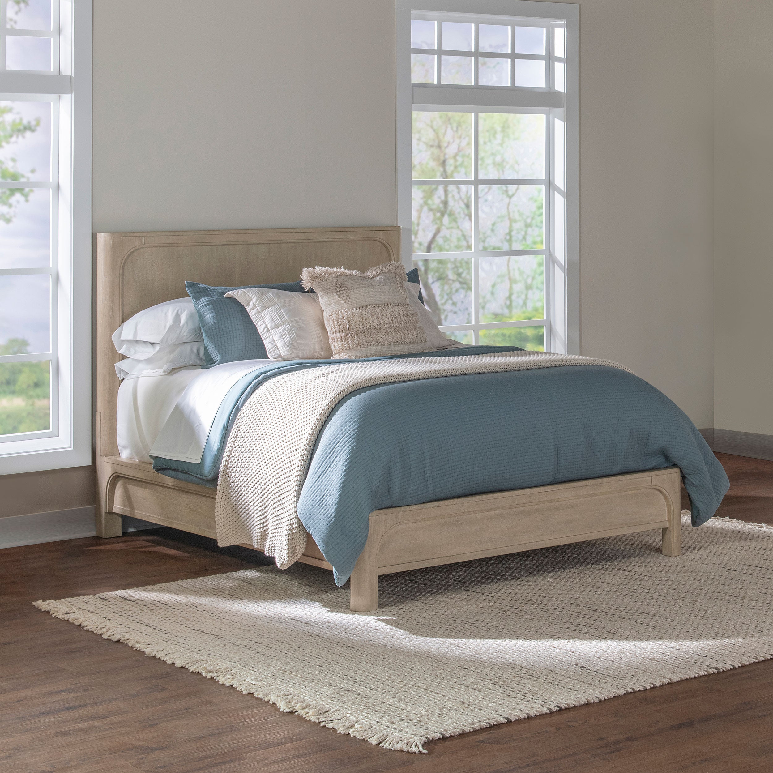 Solano 56-inch Queen Panel Bed Weathered Mango — view 2