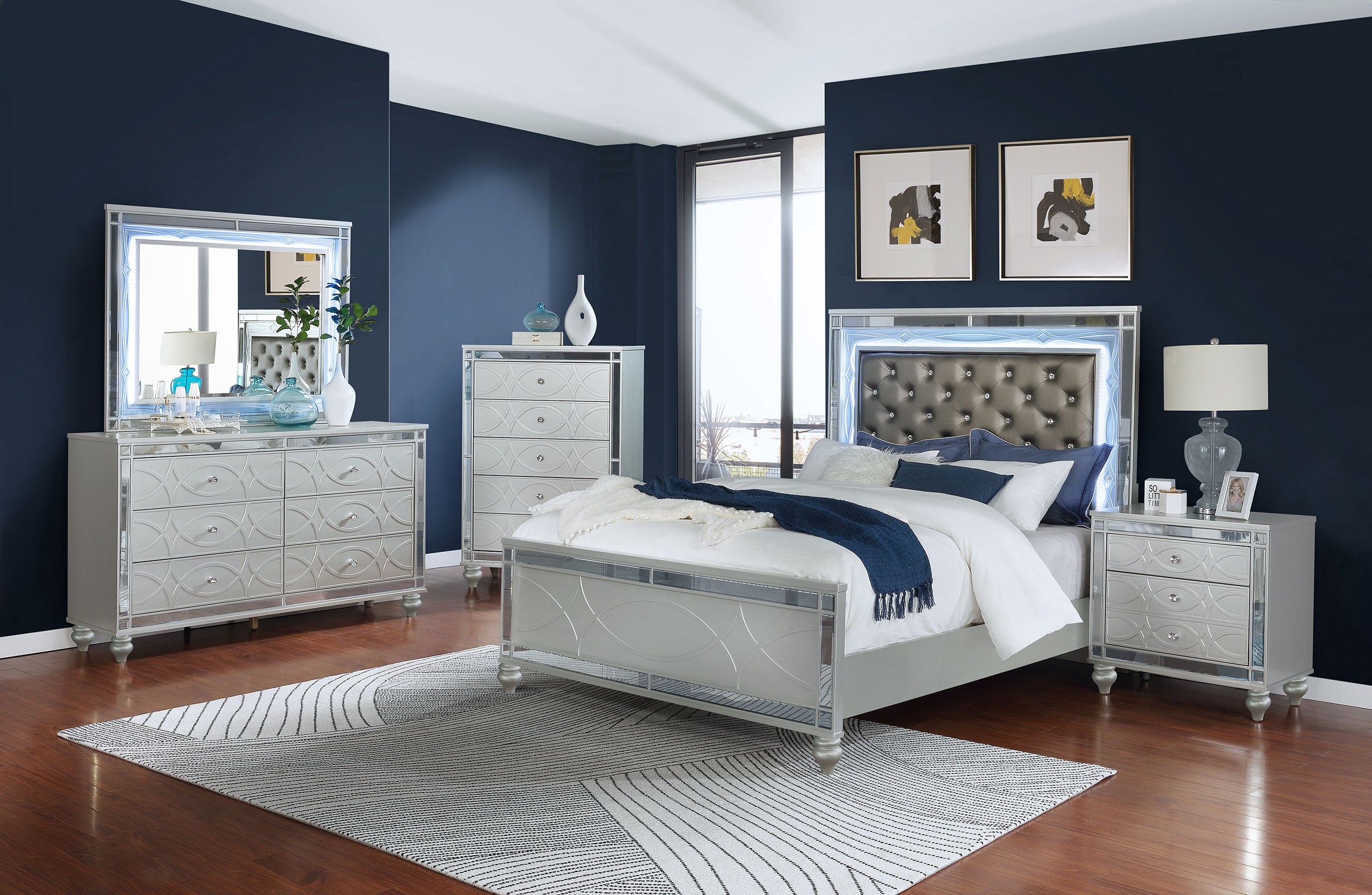 Gunnison 5-piece Eastern King Bedroom Set Silver Metallic — view 1