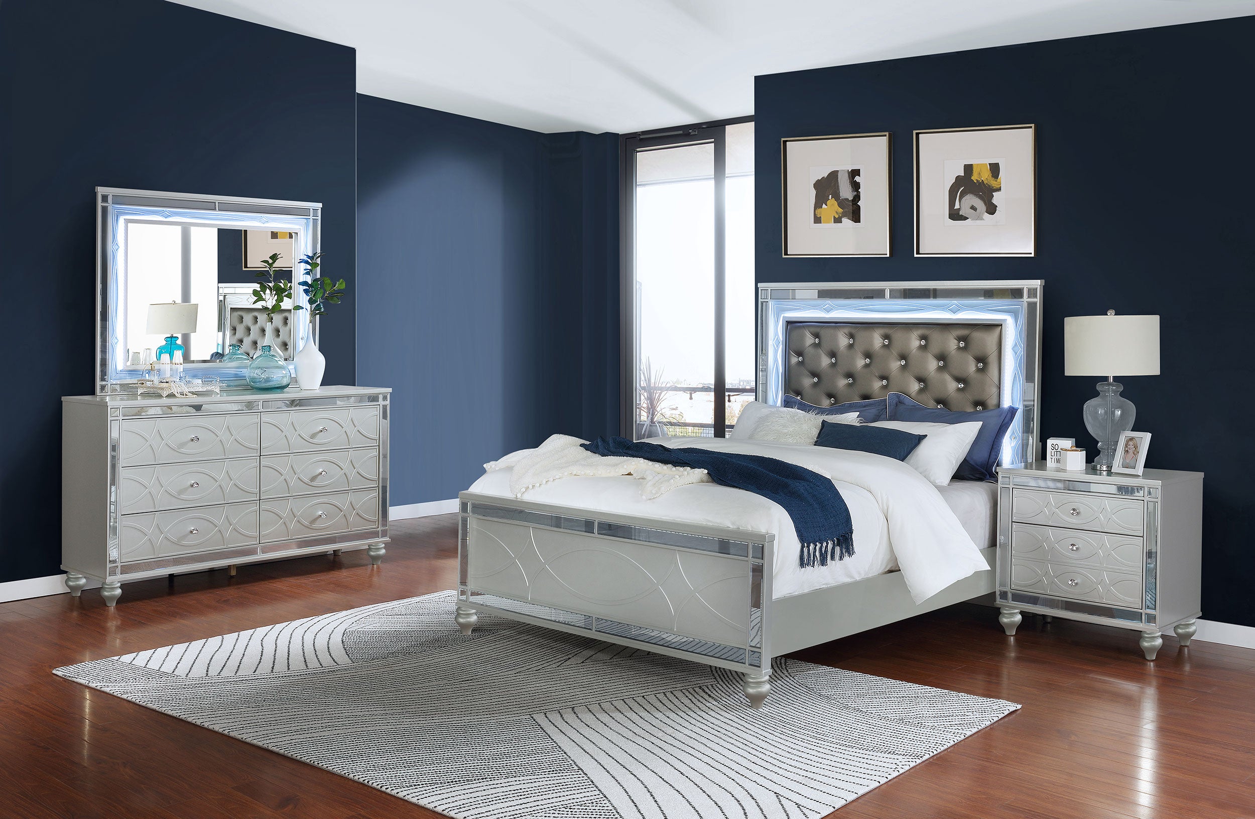 Gunnison 4-piece Queen Bedroom Set Silver Metallic — view 1