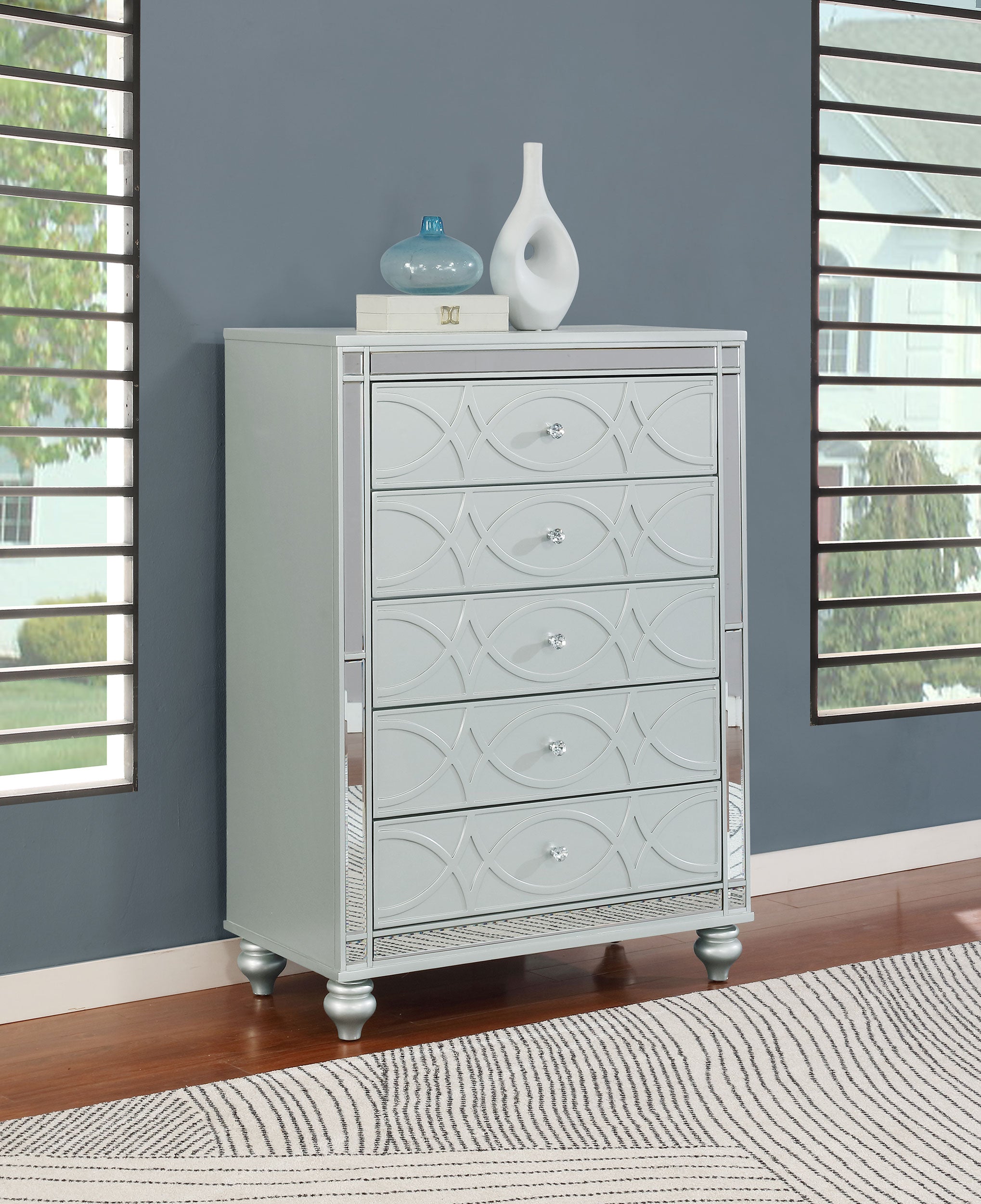 Gunnison 5-drawer Bedroom Chest Silver Metallic — view 2