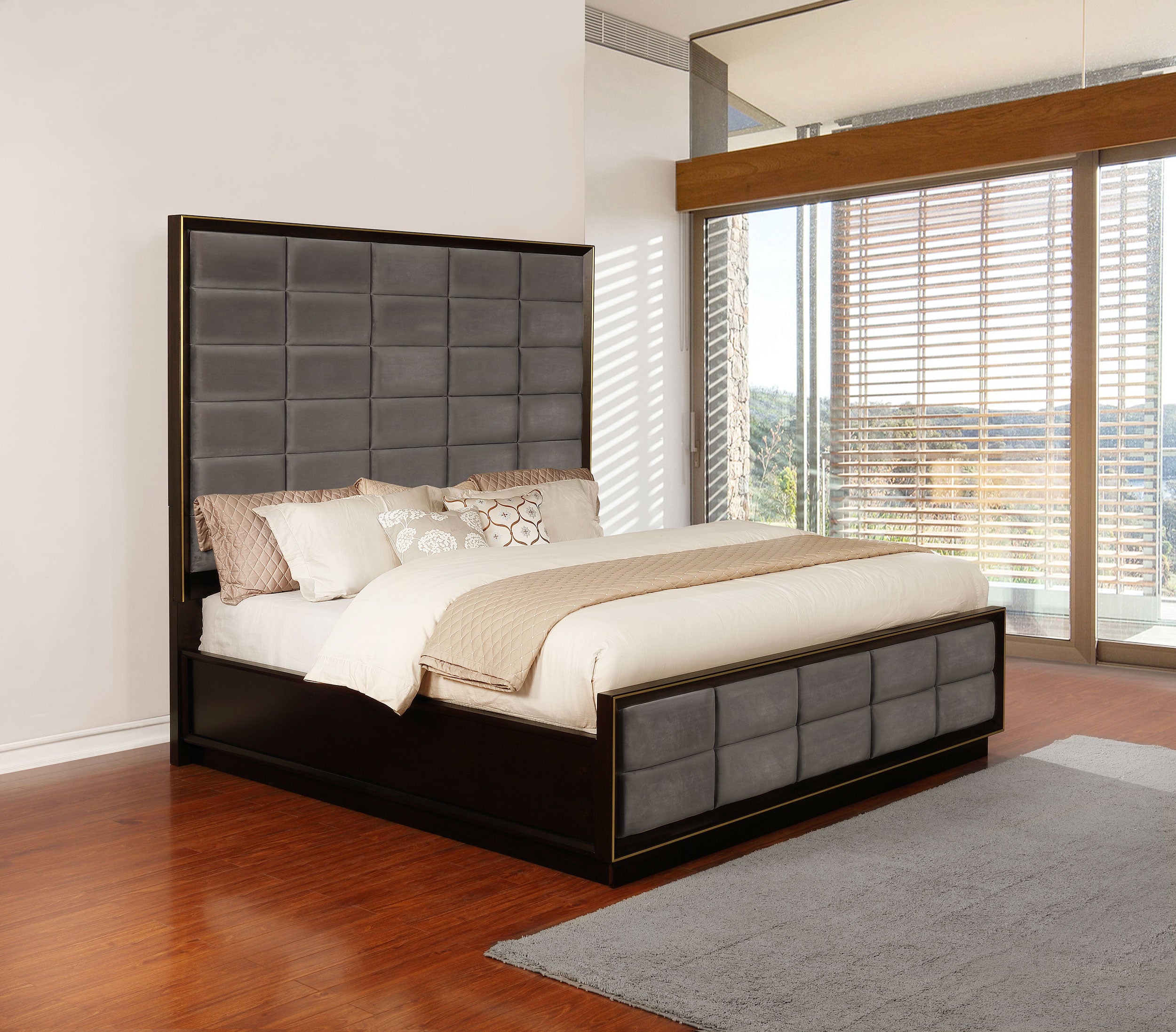 Durango 77-inch California King Panel Bed Smoked Peppercorn — view 2