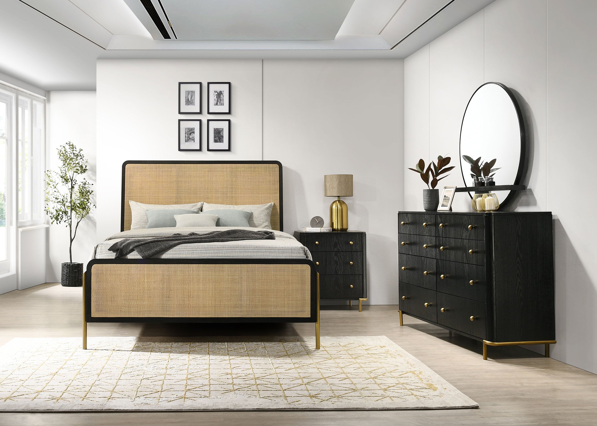 Arini 4-piece Eastern King Bedroom Set Black and Natural — view 1