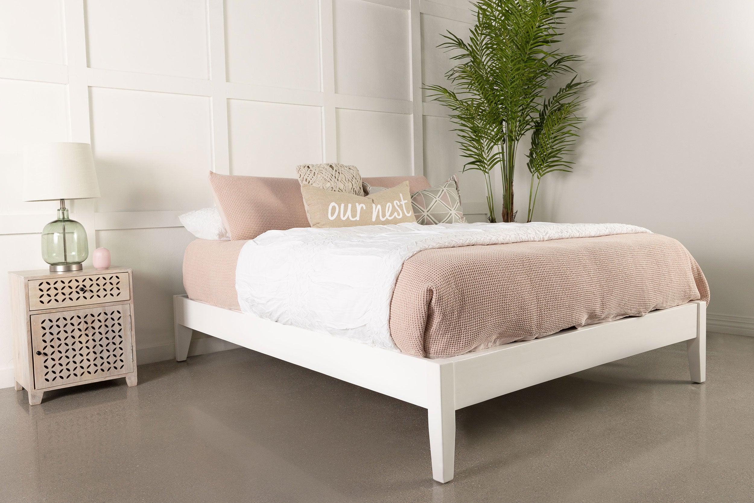 Hounslow Queen Universal Platform Bed White — view 9