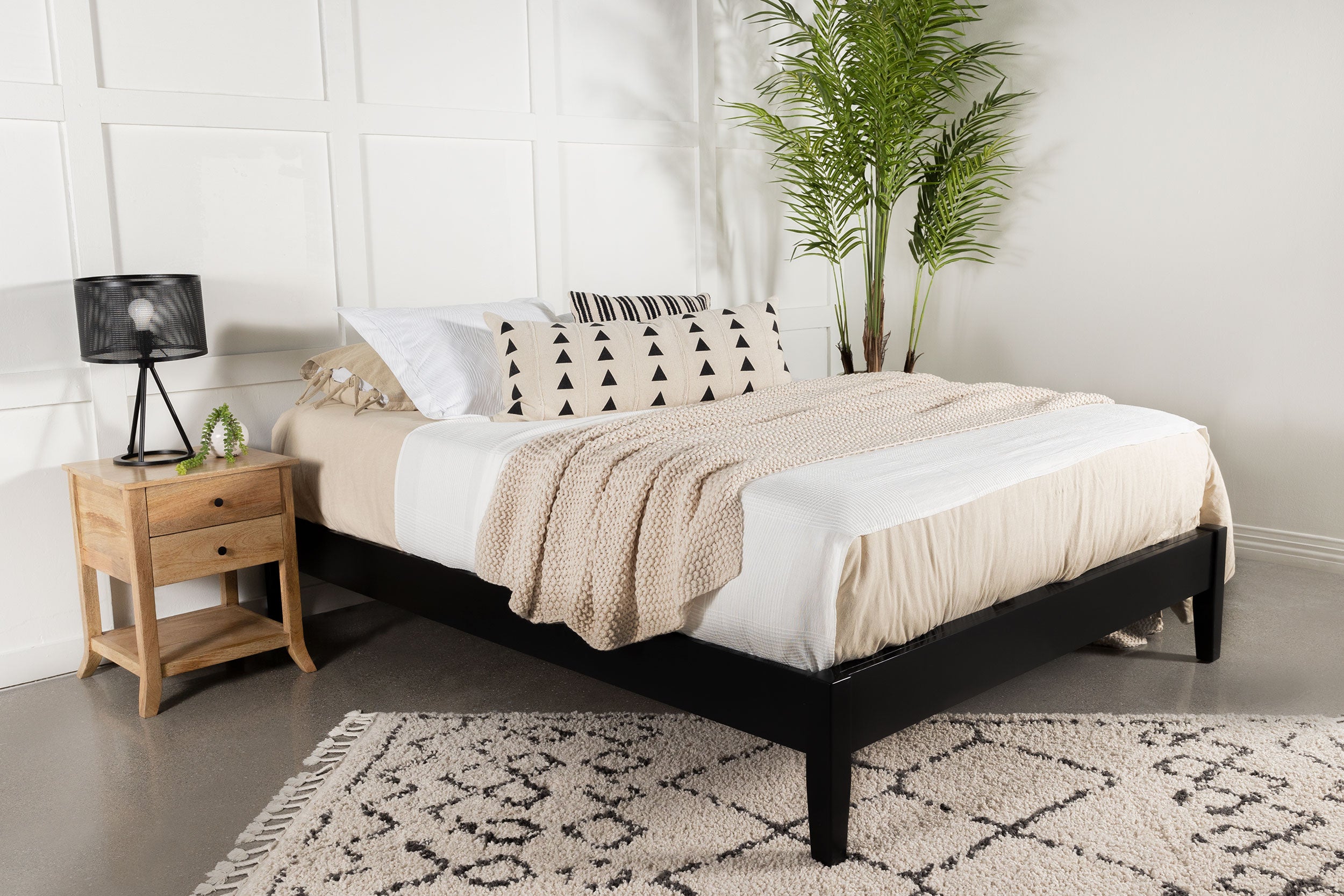 Hounslow Queen Universal Platform Bed Black — view 9