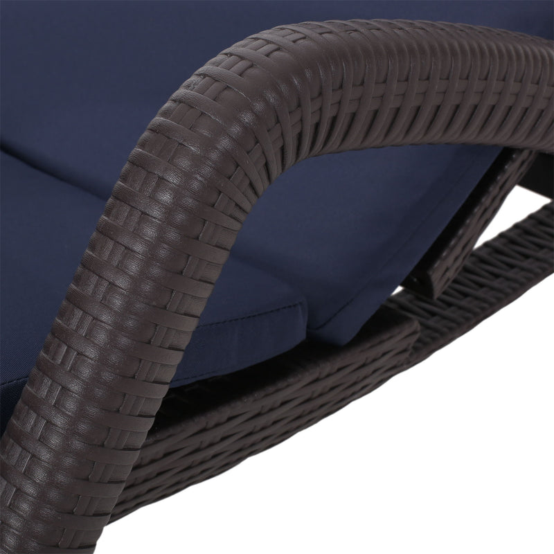 Mikael - Chaise Lounge With Cushion