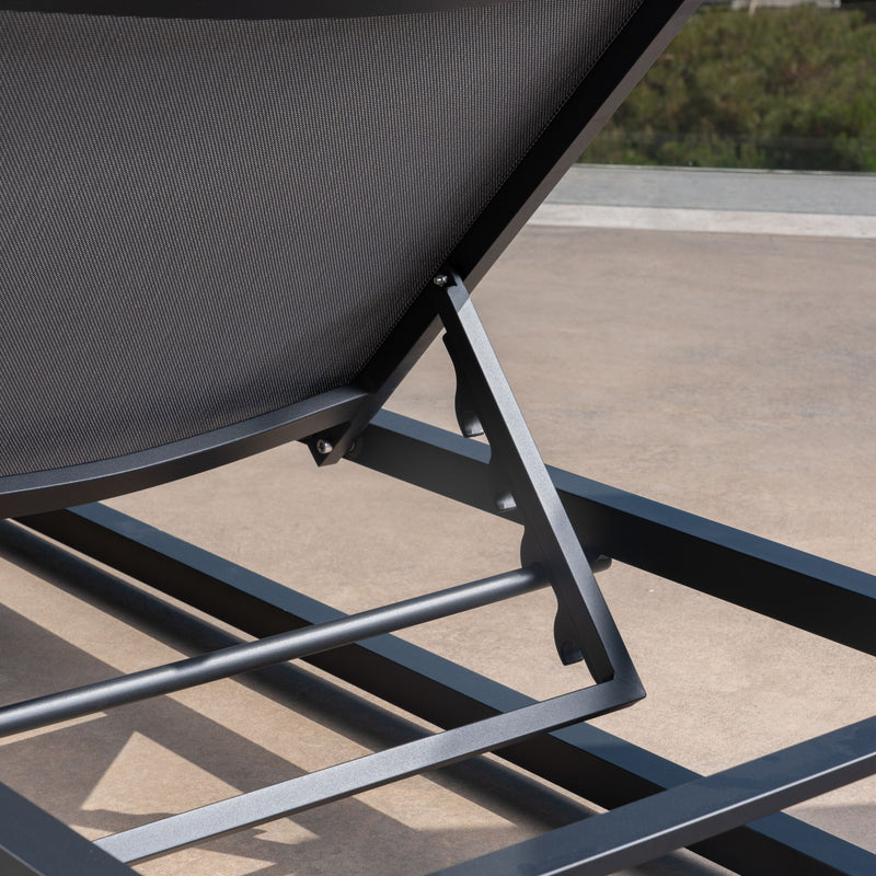 Outdoor Patio Chaise Lounge With 5 Reclining Positions