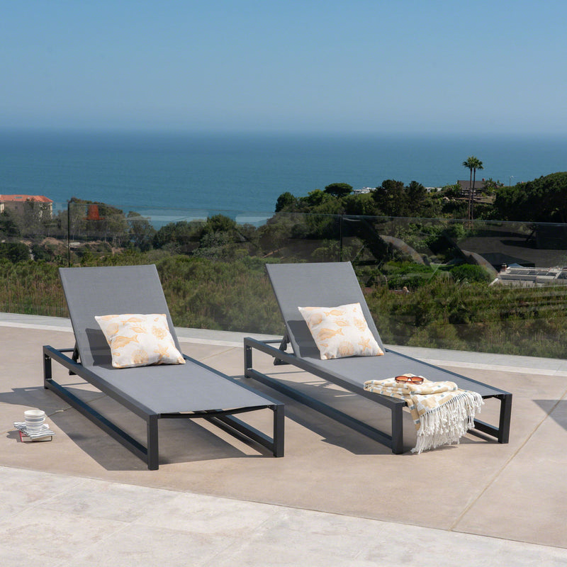 Outdoor Patio Chaise Lounge With 5 Reclining Positions