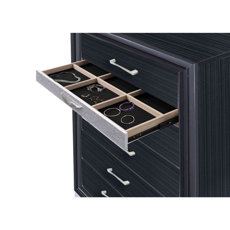 The Naima chest offers a sophisticated look, clean lines and contemporary style.