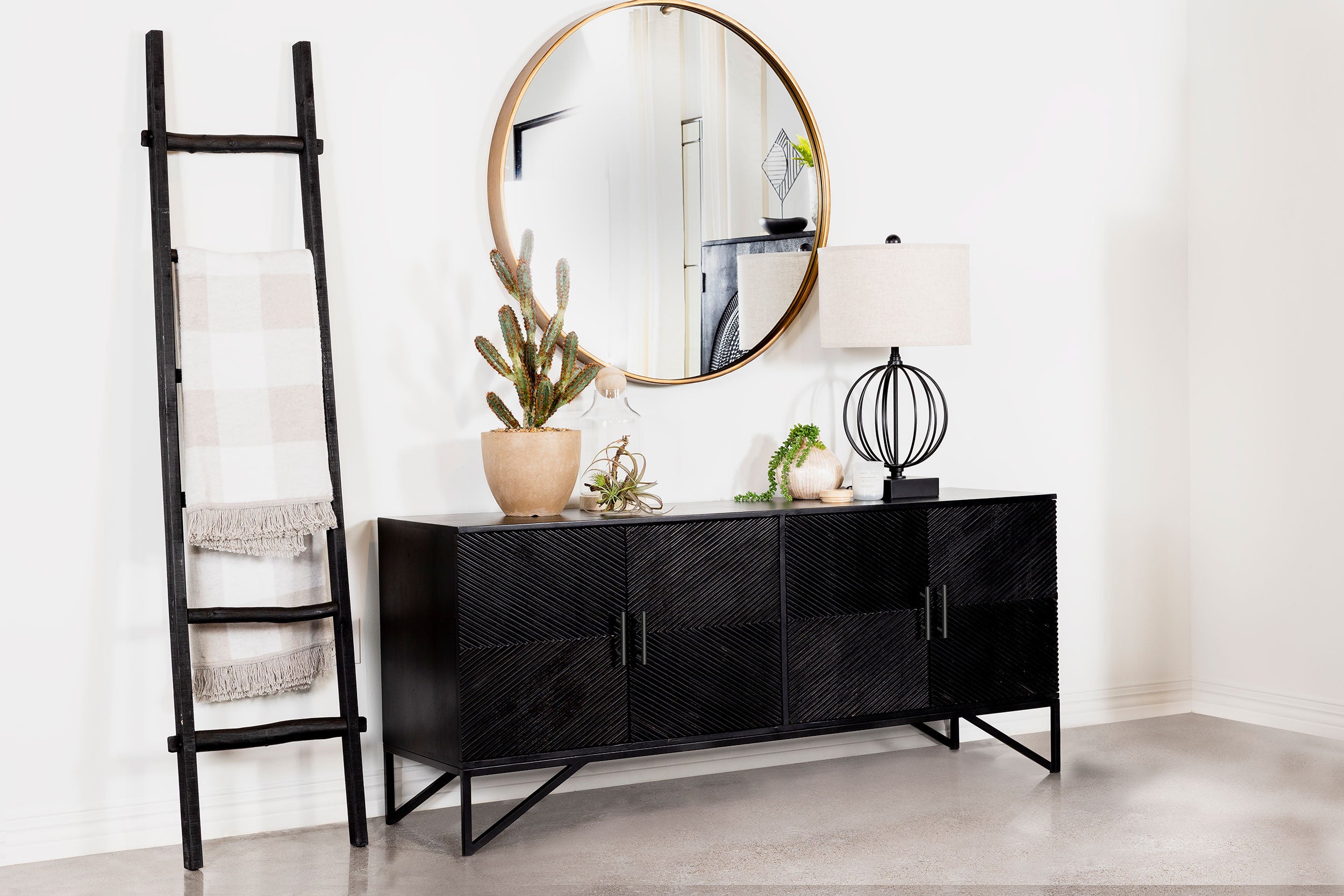 Riddell 4-door Wood Reeding Accent Cabinet Matte Black — view 2