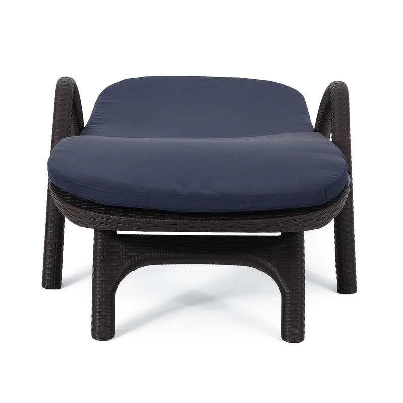 Mikael - Chaise Lounge With Cushion