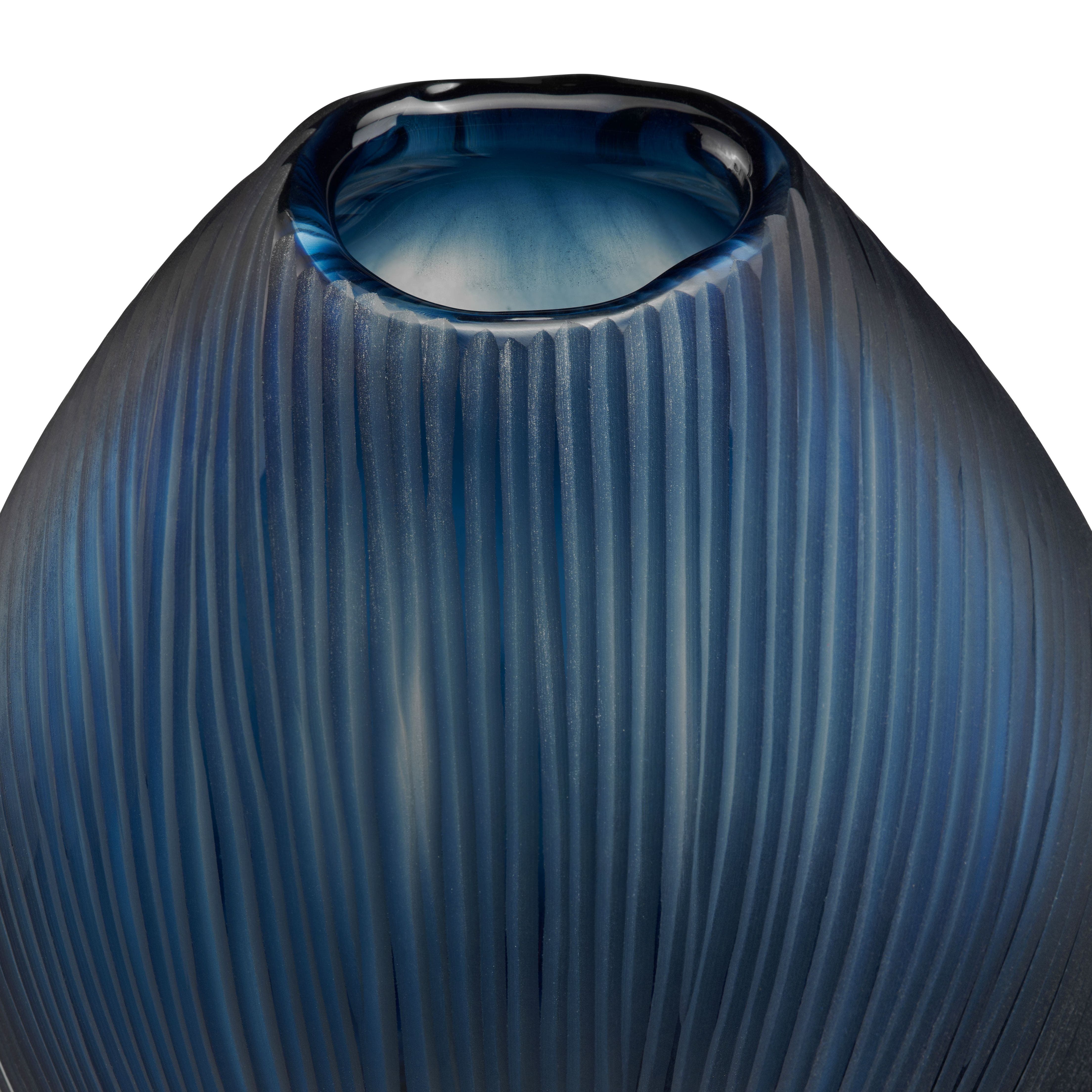 Small Whaley Vase - Image 3