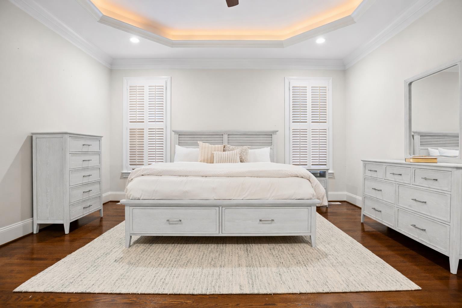 Cape May Queen Bed Complete. White Finish