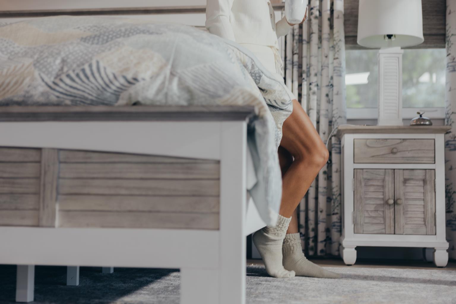 Islamorada Queen Footboard Dapple Grey Finish