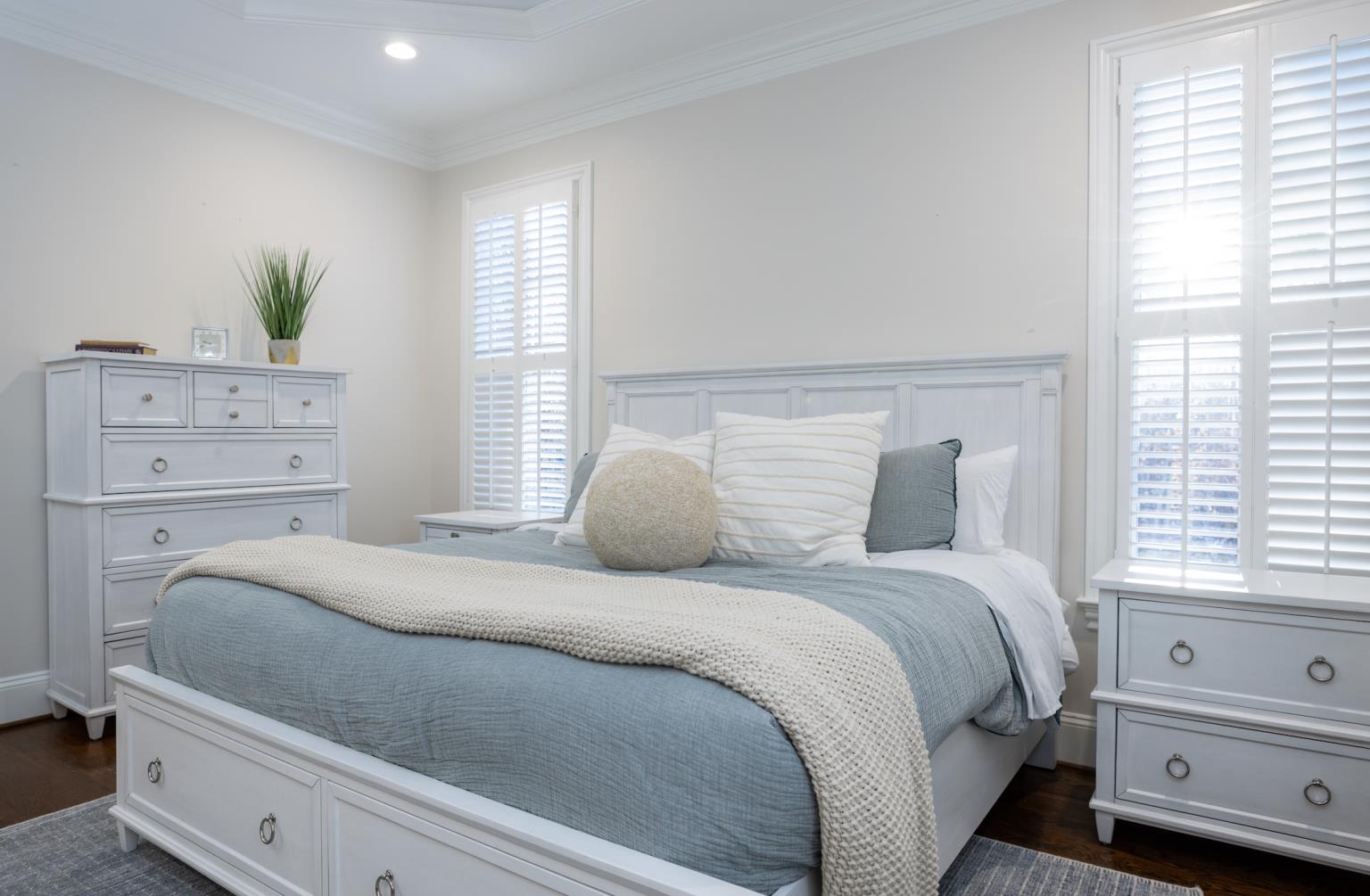 Point Breeze Queen / King Siderails. Fresh White Finish w/ Soft Grey Glaze