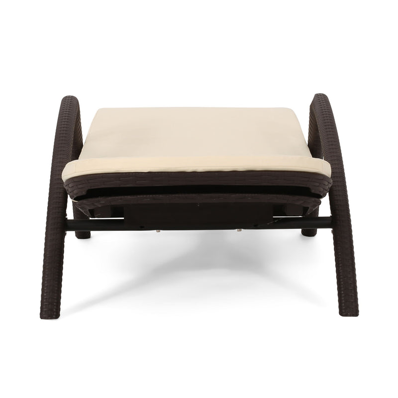 Mikael - Chaise Lounge With Cushion