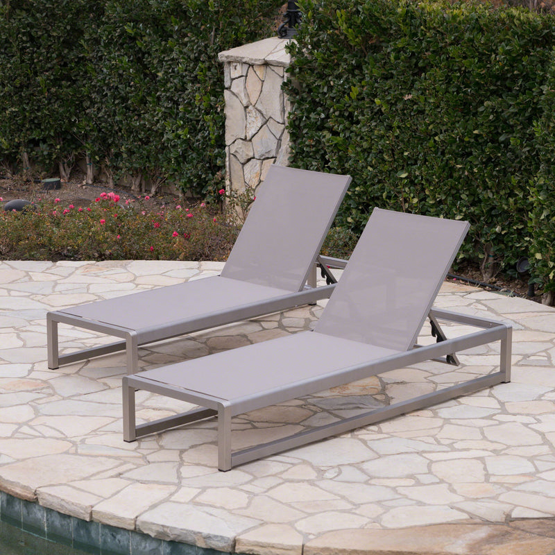 Outdoor Patio Chaise Lounge With 5 Reclining Positions