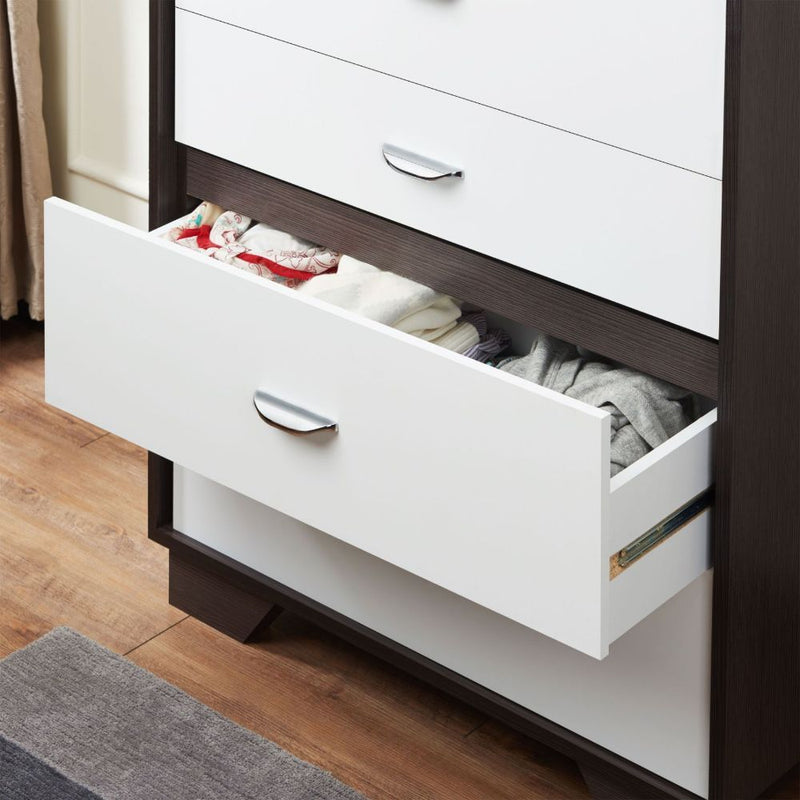 This beautiful Eloy chest of drawers boasts of contemporary style.