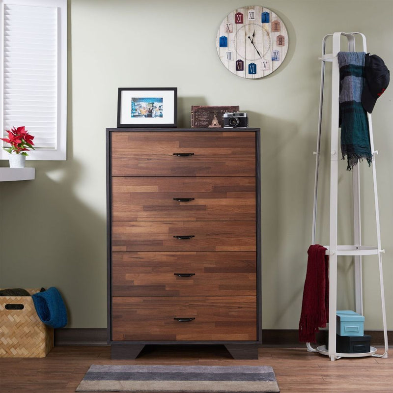 This beautiful Eloy chest of drawers boasts of contemporary style.