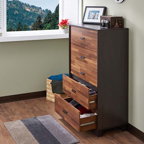 This beautiful Eloy chest of drawers boasts of contemporary style.