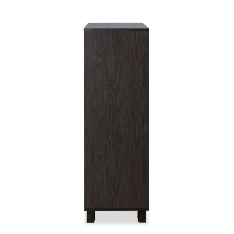 This beautiful Eloy chest of drawers boasts of contemporary style.