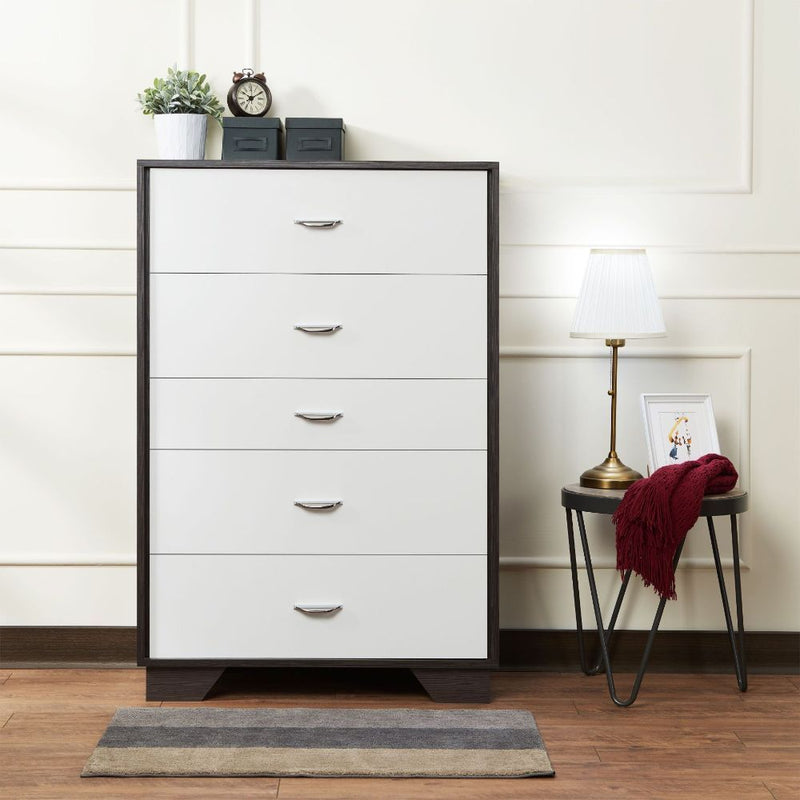 This beautiful Eloy chest of drawers boasts of contemporary style.